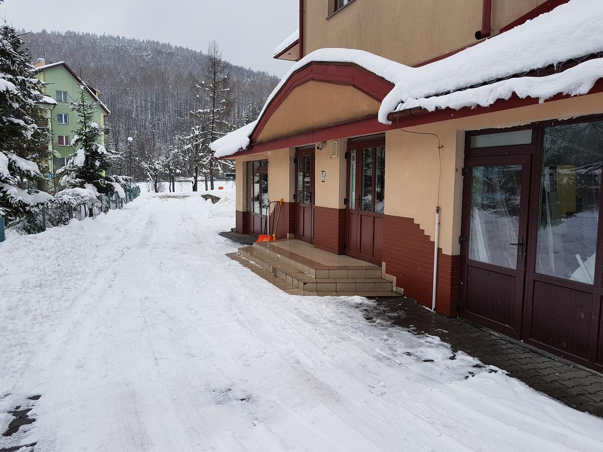 Gosciniec Ustrzycki Hotel Ustrzyki Dolne Exterior photo